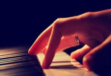 【与你为邻】马来西亚小伙新疆冰雪游初体验:这里是古老与现代的交汇处.